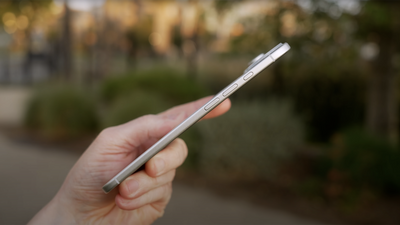 I must admit, if the iPhone 17 Air is this thin I'd never stop worrying
