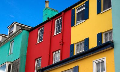 UK house prices fall but market ‘likely to pick up’ during summer