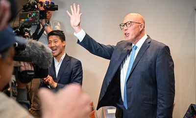 Bennelong candidate appears to distance himself from Liberal party with Chinese-language ad
