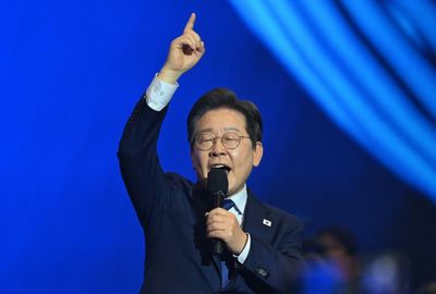 S. Korea Crisis Deepens With Election Frontrunner Retrial, Resignations