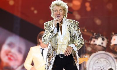 Rod Stewart to pay for autism diagnosis of boy waiting for three years