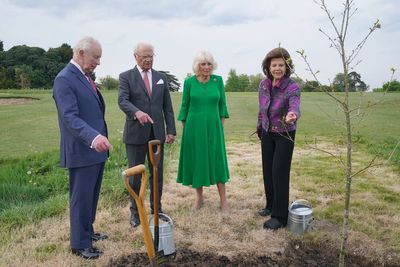 Charles and Camilla plant ‘beautiful’ Swedish oak with King and Queen of Sweden