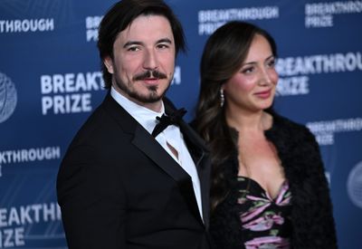 Robinhood says customers deposited a record $6.5 billion in April as active traders try to profit off market chaos
