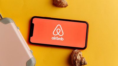 Airbnb Stock Falls. U.S. Travel Demand Looks 'Softer' Despite Earnings Beat.