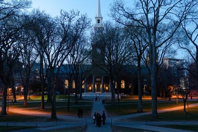 Harvard faculty members pledge 10% of their earnings to support the fight against Trump