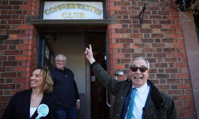 Reform wins Runcorn byelection by just six votes in blow to Labour