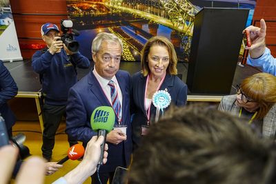 Reform beats Labour by six votes in Runcorn vote as party gains first mayor