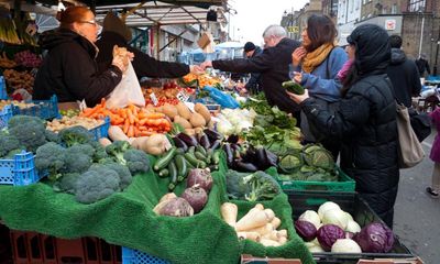 Glut of early fruit and veg hits UK as climate change closes ‘hungry gap’