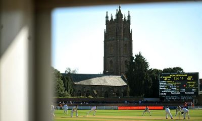 Somerset v Essex, Middlesex v Kent, and more: county cricket day one – as it happened