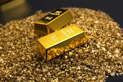 Analysts See $4,000 Gold: 3 Ways to Invest at Varied Risk Levels