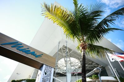 F1 signs extraordinary new contract with Miami Grand Prix