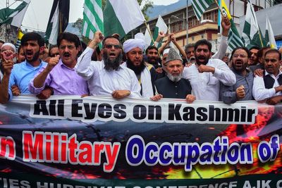 Pakistan asks Gulf allies to help ease India tensions following Kashmir attack