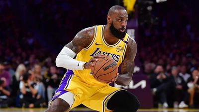 LeBron James Suffered Knee Injury in Lakers' Season-Ending Loss to Timberwolves