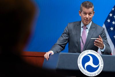 Aborted landings due to Army helicopter near Reagan airport 'unacceptable,' top official says