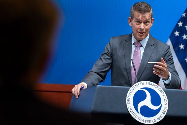 Aborted landings due to Army helicopter near Reagan airport 'unacceptable,' top official says
