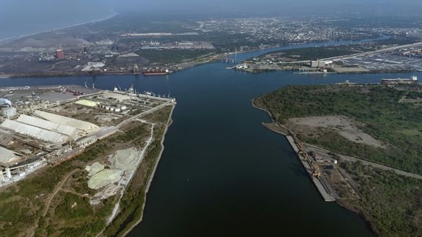 Mexican Mega-port Confronts Trump's Tariff Storm