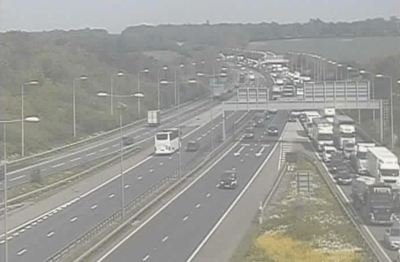 Bank holiday travel chaos as M1 shut after crash between Bedford and Flitwick