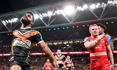 Su’A’s spellbinding blunder costs Dragons dear in NRL Magic Round