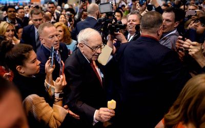 "Big mistake": Buffett calls out Trump