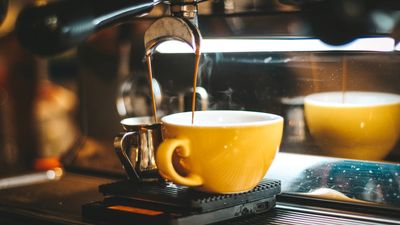 Experts reveal how long caffeine stays in your body — and it might be the reason you can't sleep