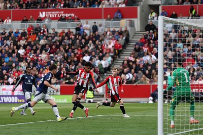 Brentford vs Manchester United LIVE: Hosts bring visitors back down to earth in seven-goal thriller