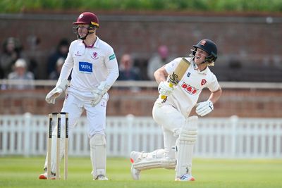 Jordan Cox retires hurt to spark England injury fears after Test call-up