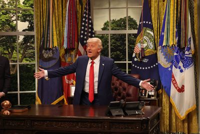 "SNL" mocks Trump's first 100 days