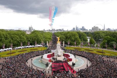 VE Day latest: Buckingham Palace welcomes veterans after royal flypast as UK celebrates with tea parties