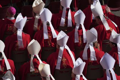 Who are the main contenders to be the next pope?