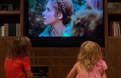 Billie Lourd 's children watch late grandma Carrie Fisher on Star Wars Day