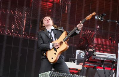 Julien Baker quits tour 'focus on her mental health'