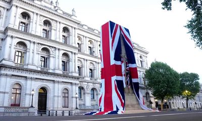 VE Day: royals appear on palace balcony for 80th anniversary flypast – as it happened
