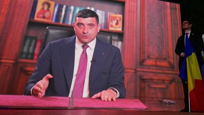 Far right candidate takes the lead in Romania's presidential race