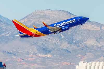 Are Wall Street Analysts Bullish on Southwest Airlines Stock?