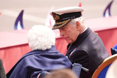 King’s heartfelt gesture to veteran during VE Day military procession