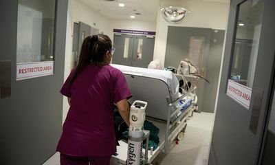 Queensland unions predict ‘hell of a bloody fight’ if LNP attacks nurses’ right to strike
