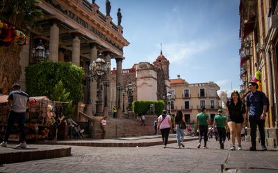 Canadians Say 'Adiós' to America As Travel To Mexico and Other Tropical Destinations Surge