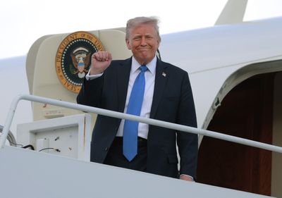 Trump Mocked for 'Ignorant' Logic for 'Saving Hundreds of Billions of Dollars' as Tariff War With China Continues: 'Who Taught Him Math'