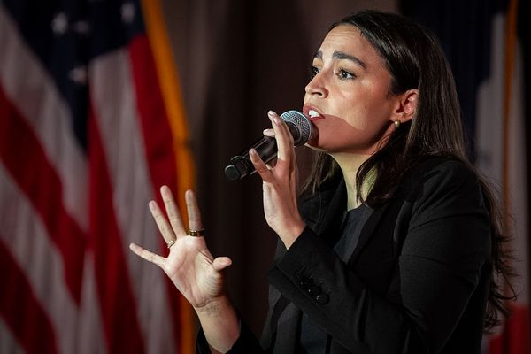 AOC Dares Trump Border Czar to Prosecute Her For Advising Undocumented Immigrants: 'Come for Me, Do I Look Like I Care?'
