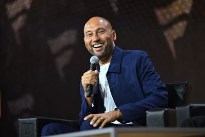 Yankees star Derek Jeter graduates from college 33 years — and 5 World Series titles — after he started