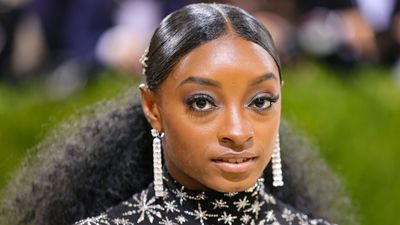 I was so bored of black and white living rooms, but the minimalist nature of Simone Biles's space reminded me of their power