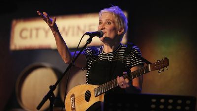 “I will miss laughing with her about sports and crying with her about politics”: Tom Morello leads tributes to groundbreaking singer-songwriter Jill Sobule