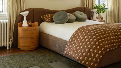 I wanted to recreate the feeling of a boutique hotel in my own bedroom – this incredibly easy bedding tip made the space chic and cohesive