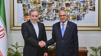 Iran's foreign minister visits Islamabad amid escalating India-Pakistan tensions over Kashmir attack