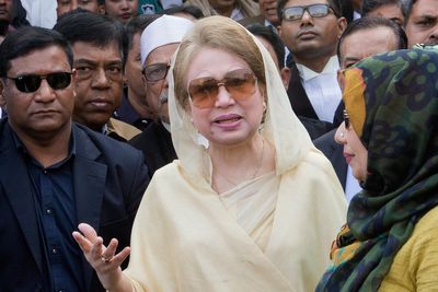 Bangladesh's ex-premier Khaleda Zia returns, adding pressure for elections