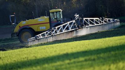 French health experts oppose bill that could reintroduce banned pesticides