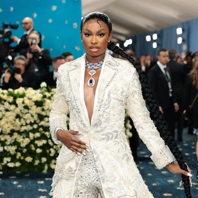 All in Favor of the 2025 Met Gala Kiss Curl Resurgence Say "Aye"