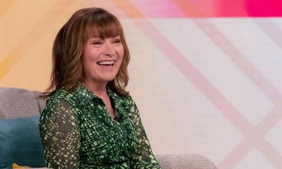 Lorraine Kelly has ovaries and fallopian tubes removed in preventative measure