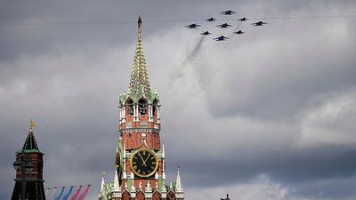 Moscow airports briefly shut down amid second night of Ukrainian drone attacks, authorities say