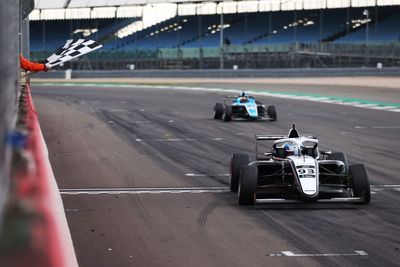 Piszcyk's double delight as British F4 visits Silverstone